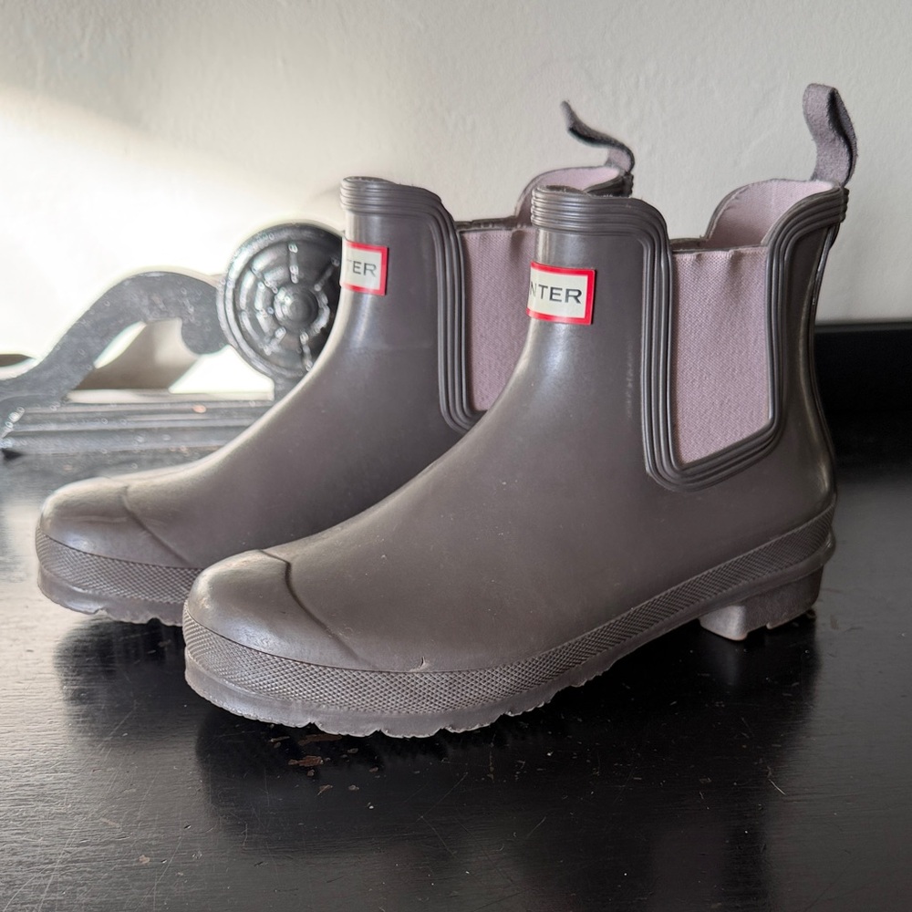 Hunter Short Chelsea Boots in gray size 8 - Picture 2 of 9